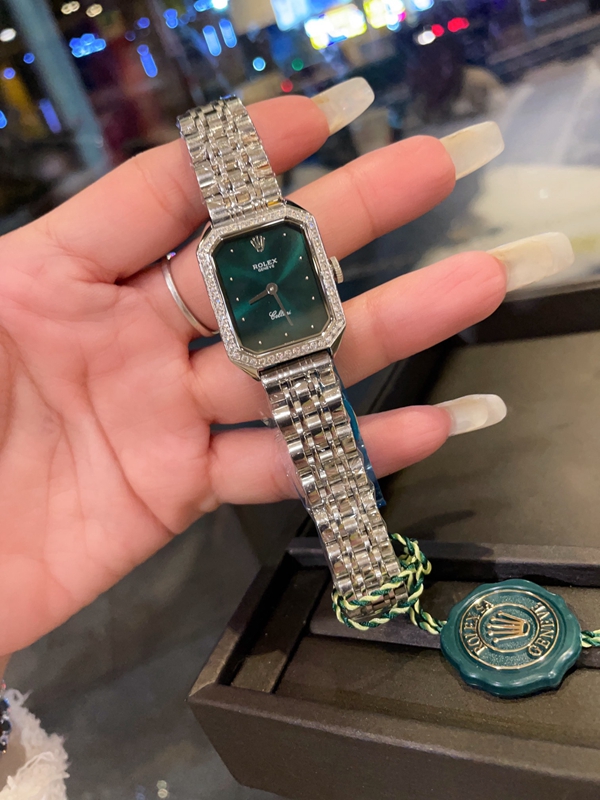 ブランド時計側面デザイン